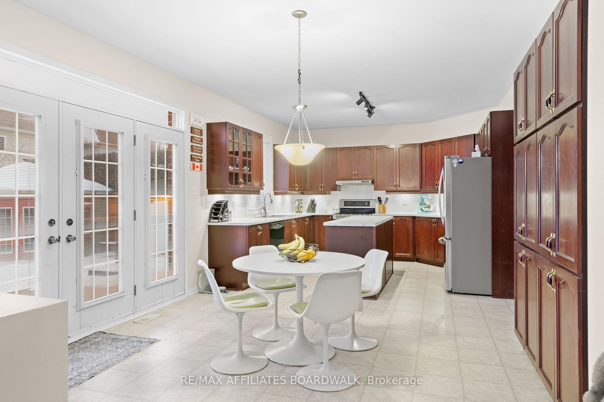Photo 5 of 634 St Bruno Street, Ottawa, Avalon East — HOMEH