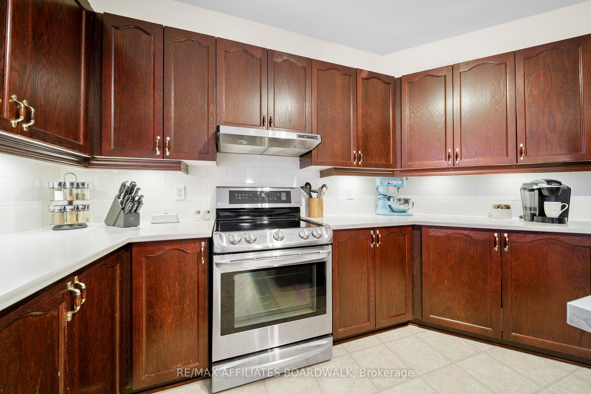 Photo 6 of 634 St Bruno Street, Ottawa, Avalon East — HOMEH