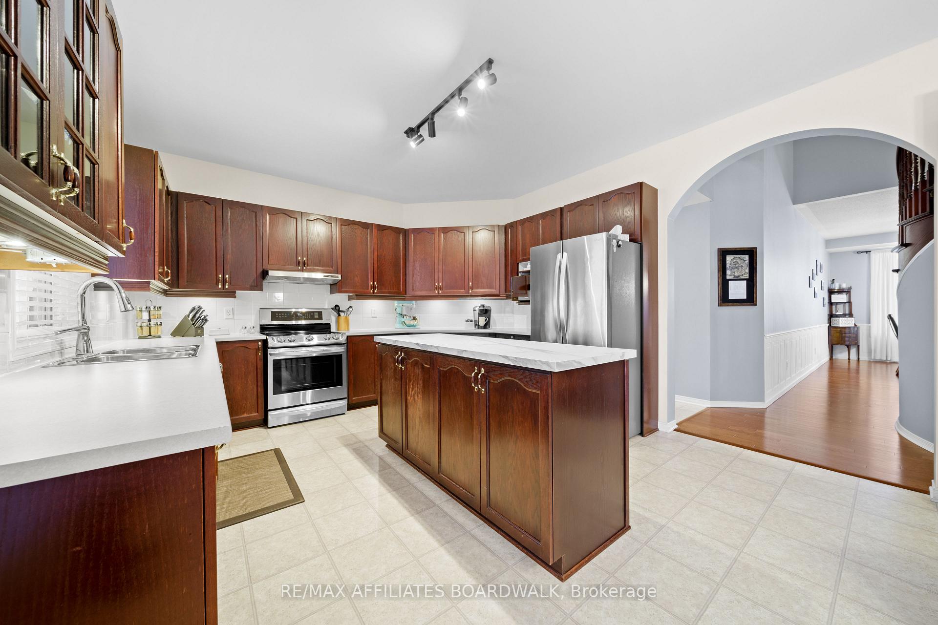 Photo 8 of 634 St Bruno Street, Ottawa, Avalon East — HOMEH