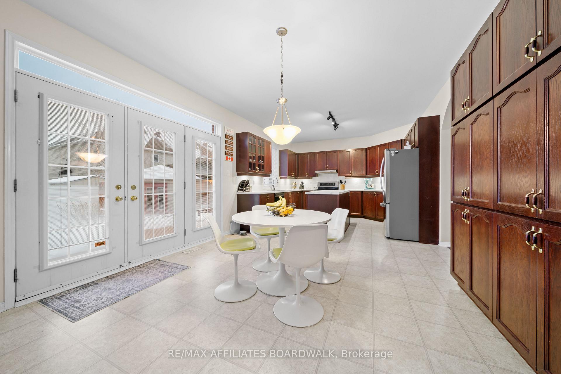 Photo 10 of 634 St Bruno Street, Ottawa, Avalon East — HOMEH