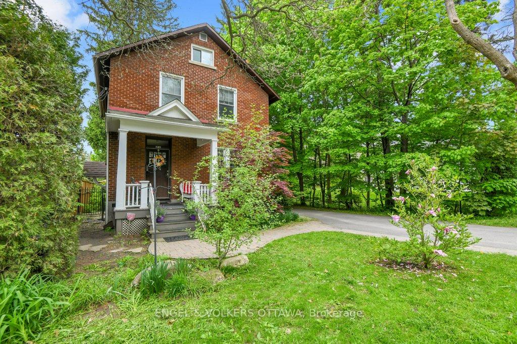 Photo 2 of 141 Minto Place, Ottawa, Rockcliffe — HOMEH