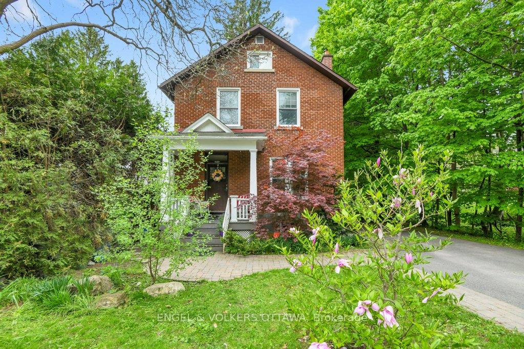 Photo 3 of 141 Minto Place, Ottawa, Rockcliffe — HOMEH