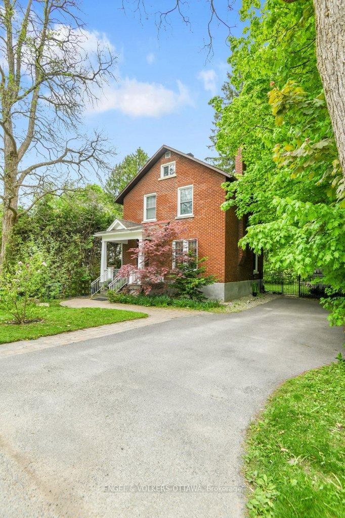 Photo 4 of 141 Minto Place, Ottawa, Rockcliffe — HOMEH