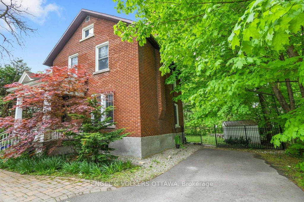 Photo 5 of 141 Minto Place, Ottawa, Rockcliffe — HOMEH