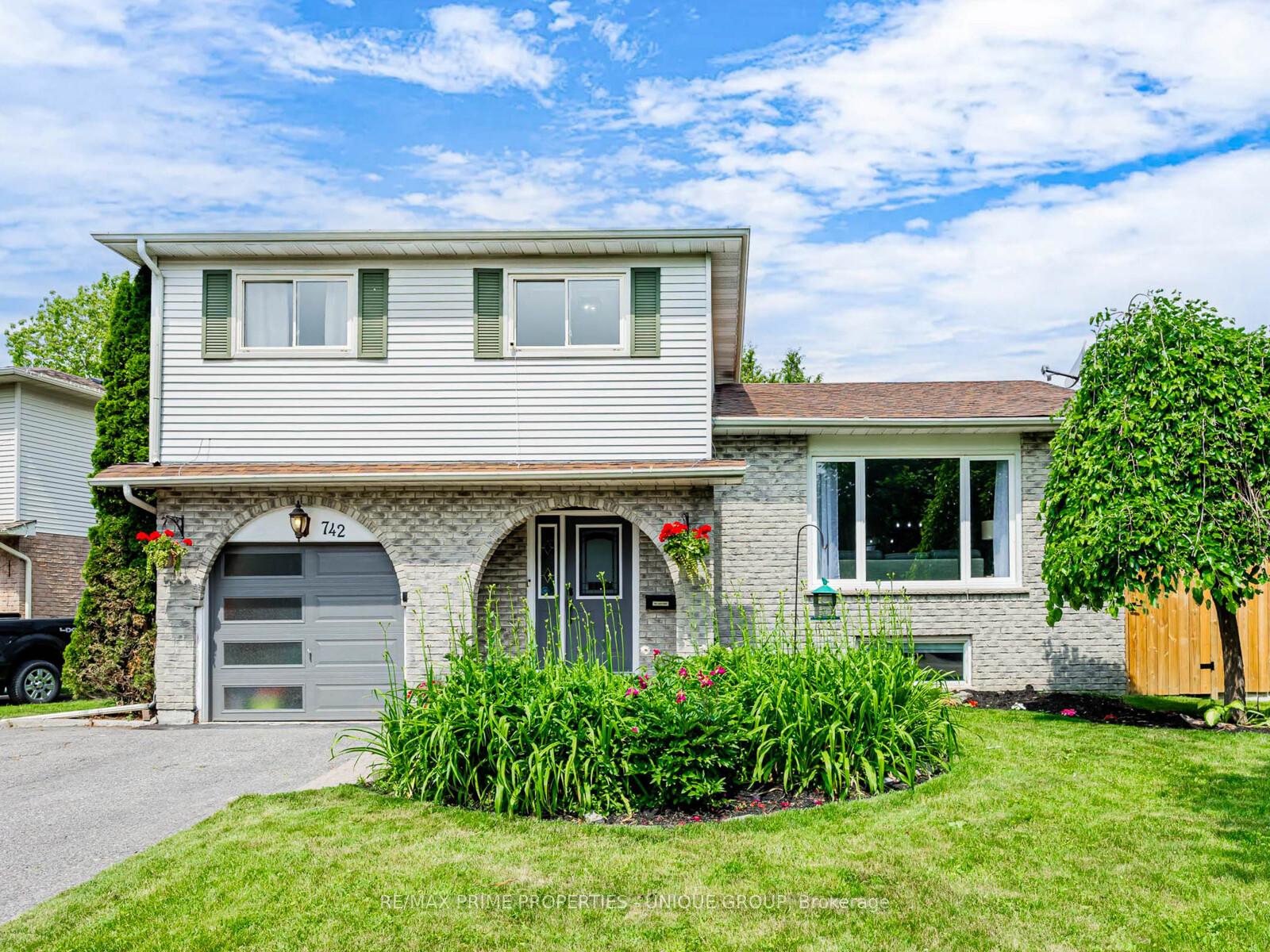Front of 742 Greenbriar Drive