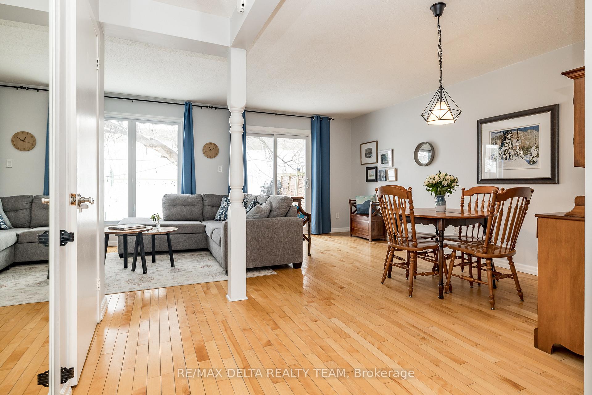 Photo 3 of 300 Tulip Crescent, Ottawa, Chatelaine Village — HOMEH