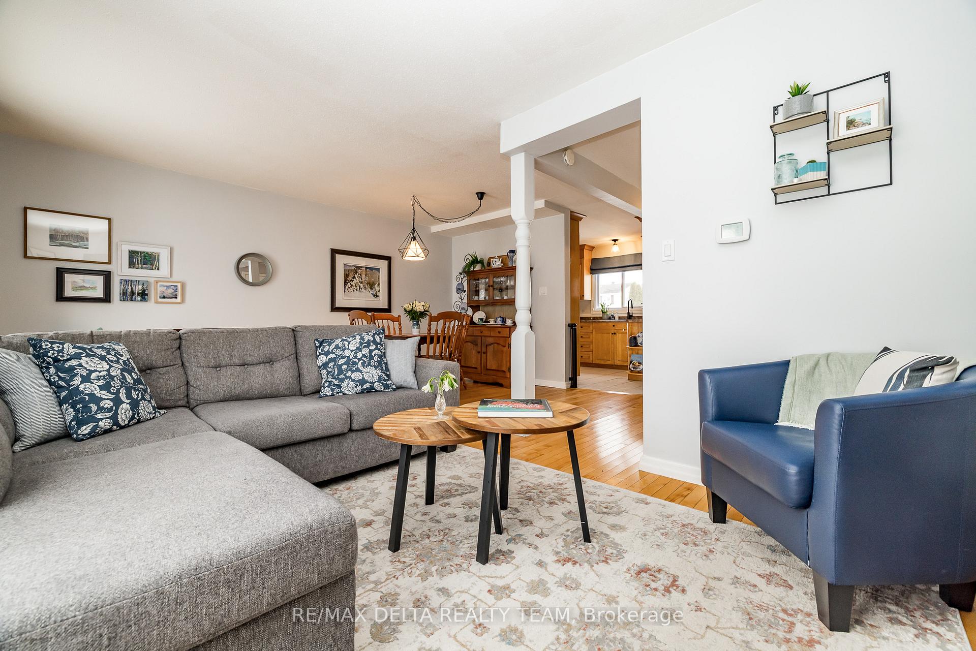 Photo 7 of 300 Tulip Crescent, Ottawa, Chatelaine Village — HOMEH