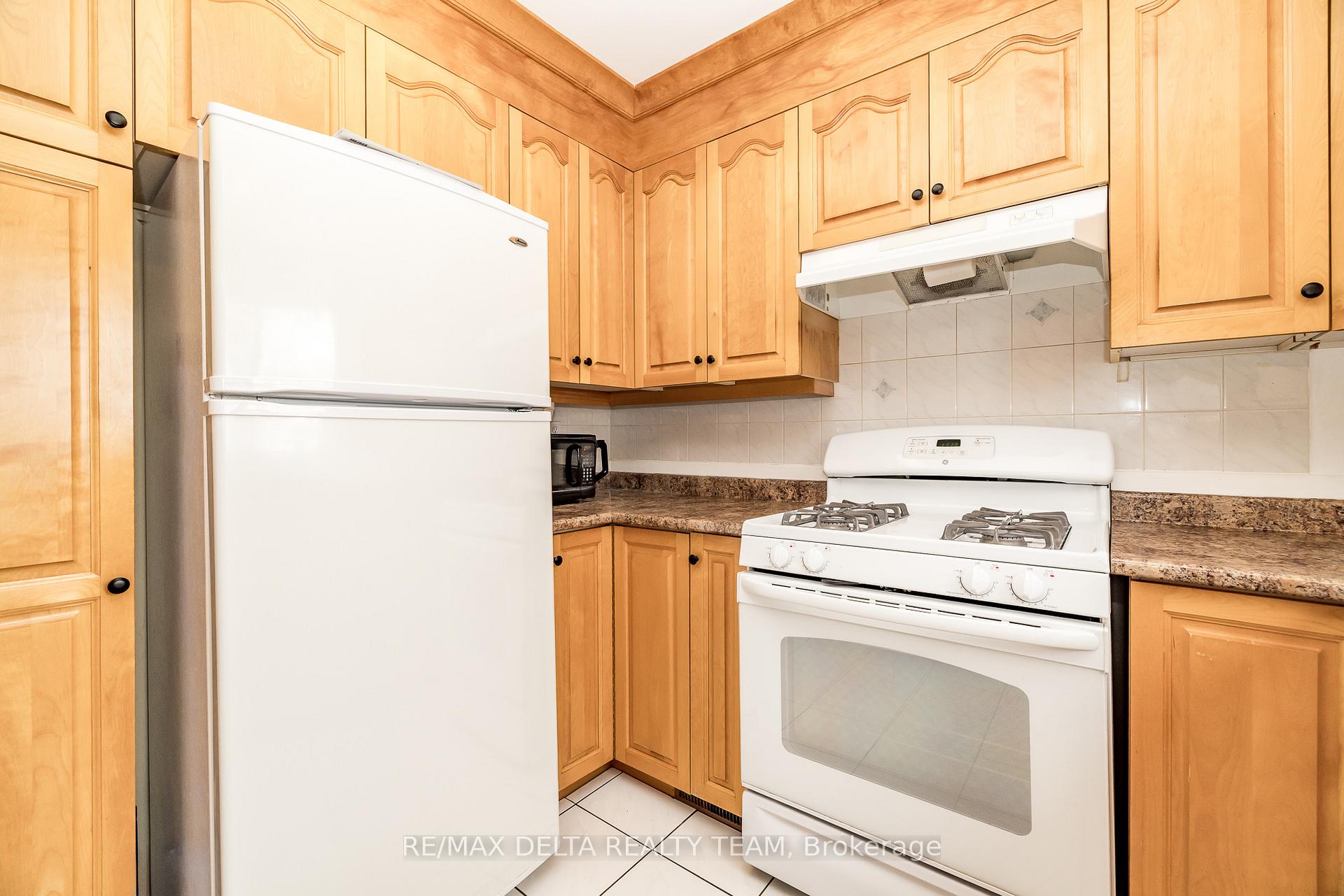 Photo 10 of 300 Tulip Crescent, Ottawa, Chatelaine Village — HOMEH