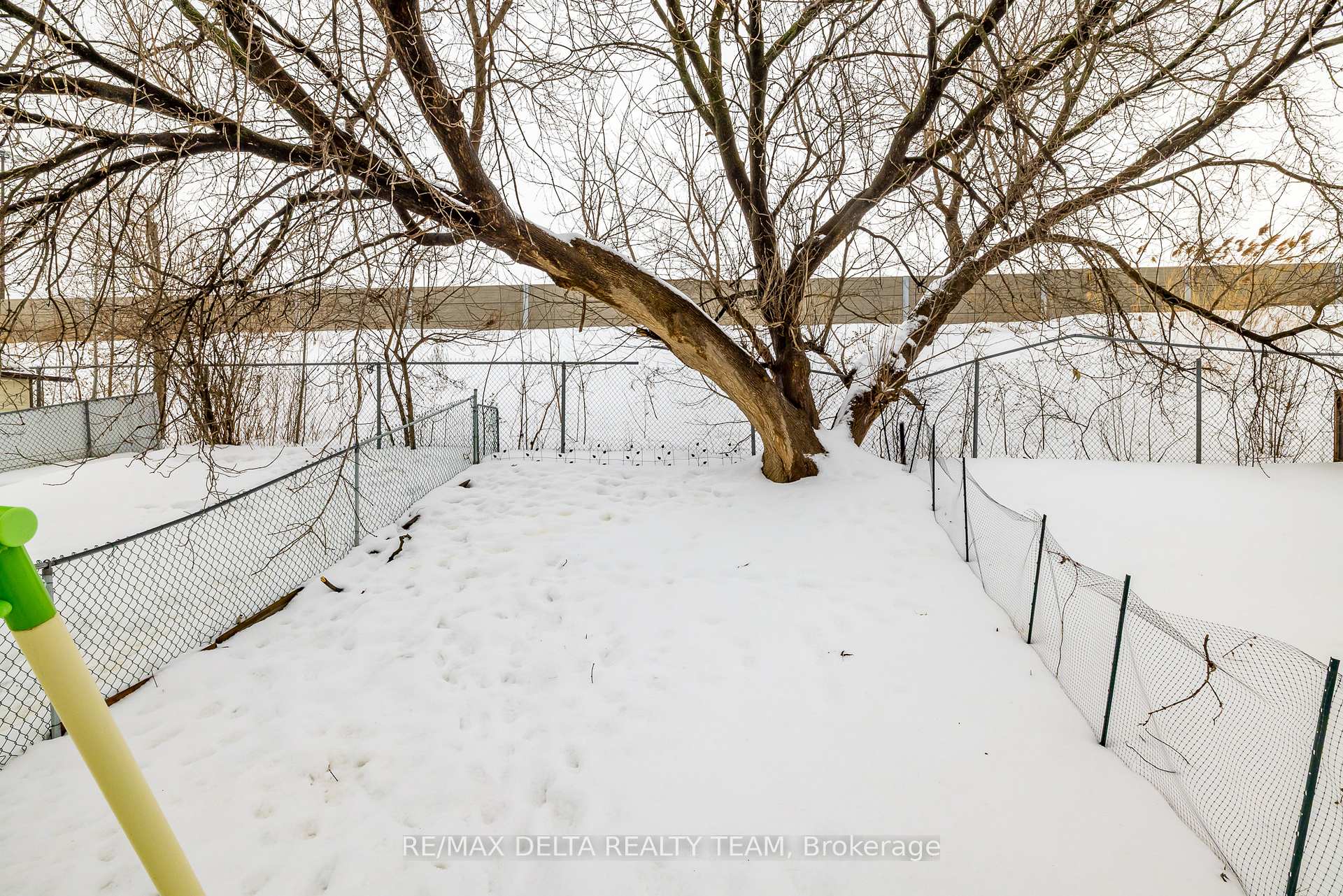 Photo 24 of 300 Tulip Crescent, Ottawa, Chatelaine Village — HOMEH
