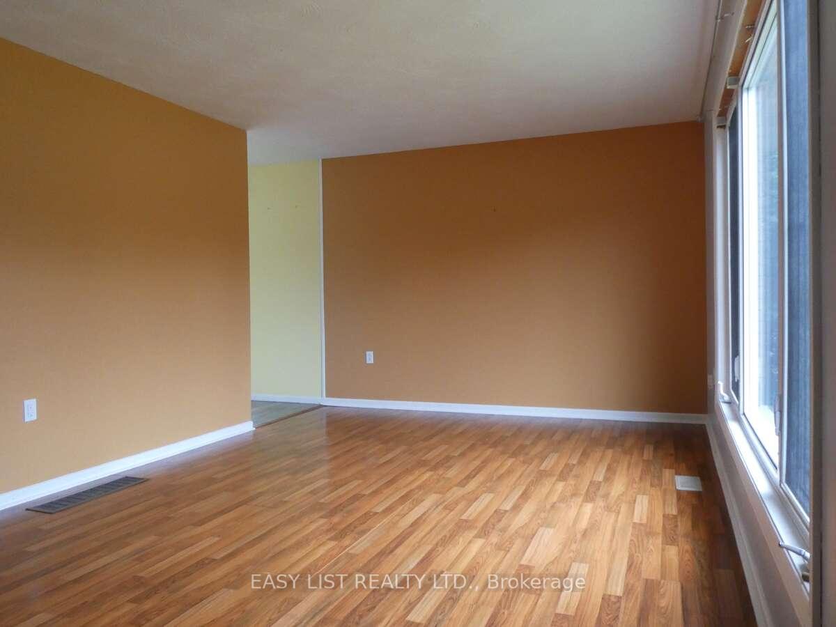 Photo 12 of 24 Wilson Street, Renfrew — HOMEH