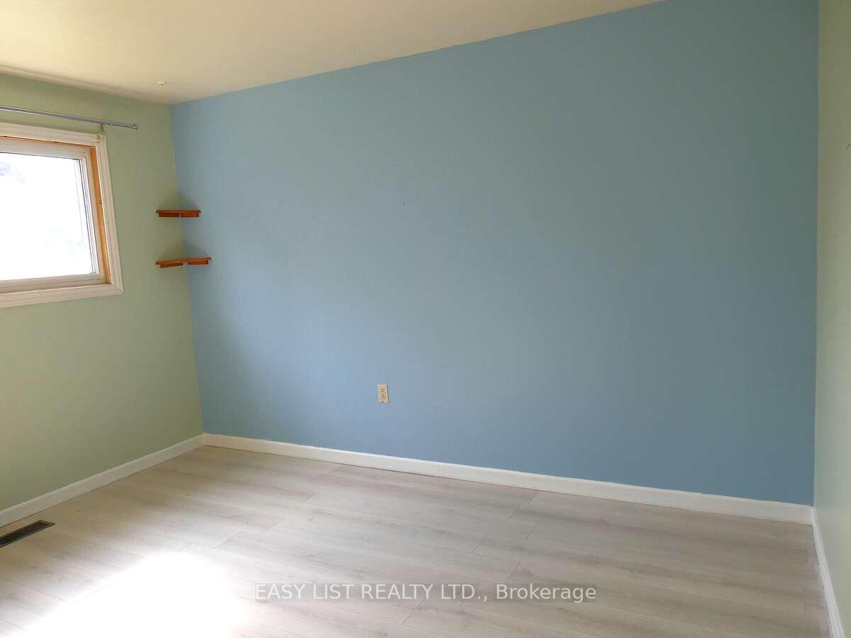 Photo 13 of 24 Wilson Street, Renfrew — HOMEH