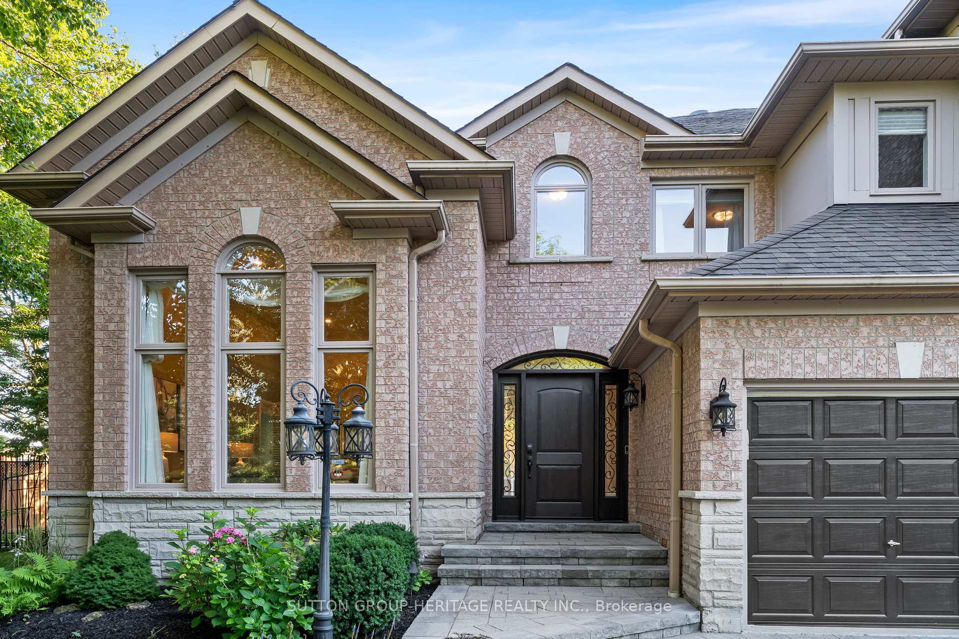 Photo 3 of 2300 Abbott Crescent, Pickering, Brock Ridge — HOMEH