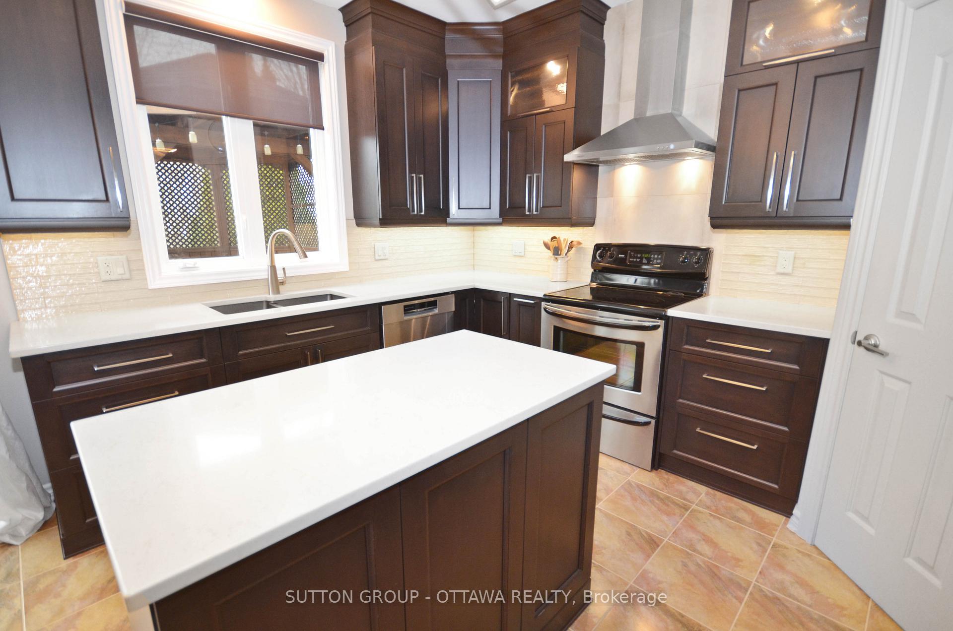 Photo 6 of 1812 Heatherstone Crescent, Ottawa, Springridge/East Village — HOMEH