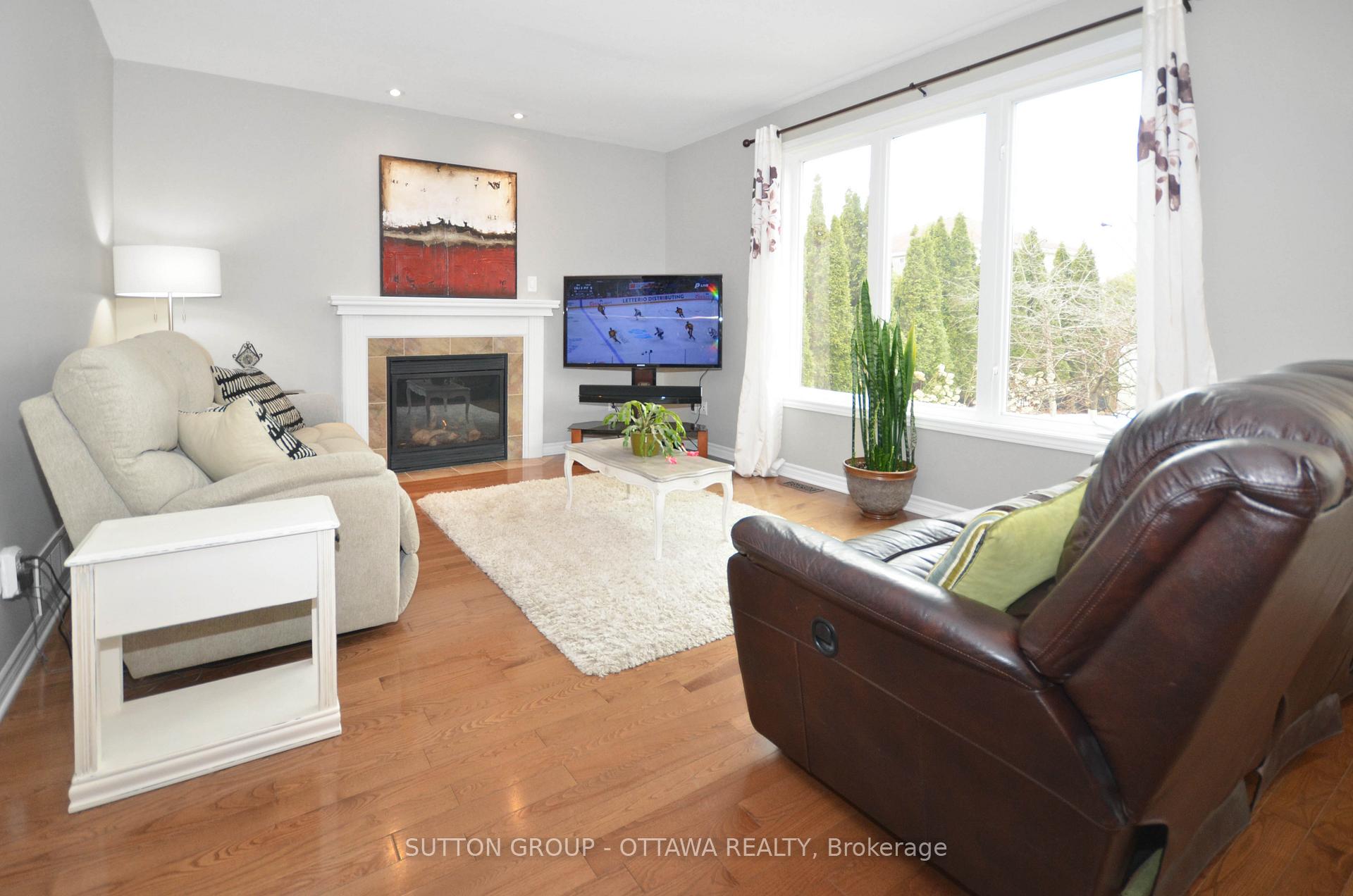 Photo 7 of 1812 Heatherstone Crescent, Ottawa, Springridge/East Village — HOMEH