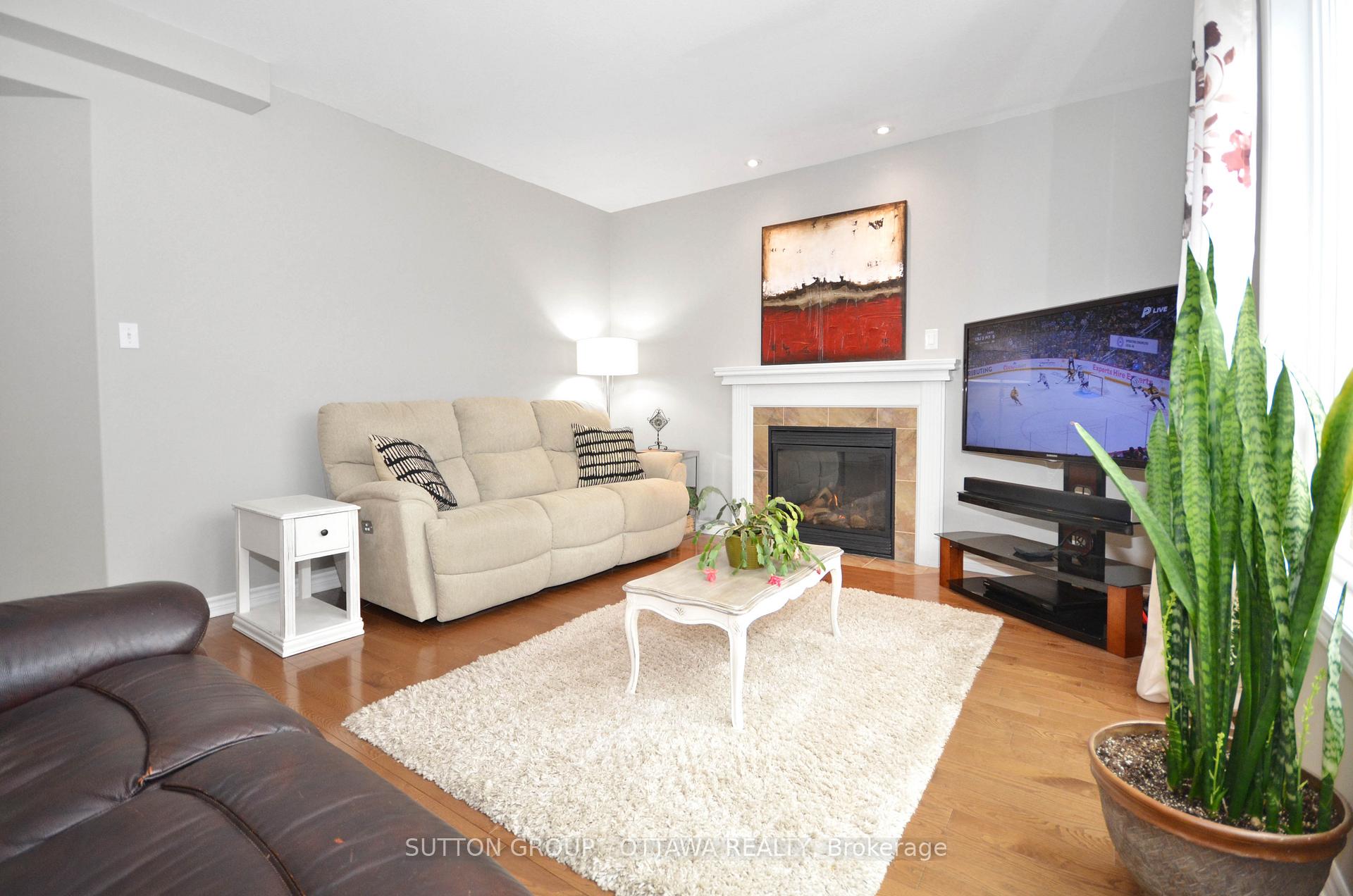 Photo 8 of 1812 Heatherstone Crescent, Ottawa, Springridge/East Village — HOMEH