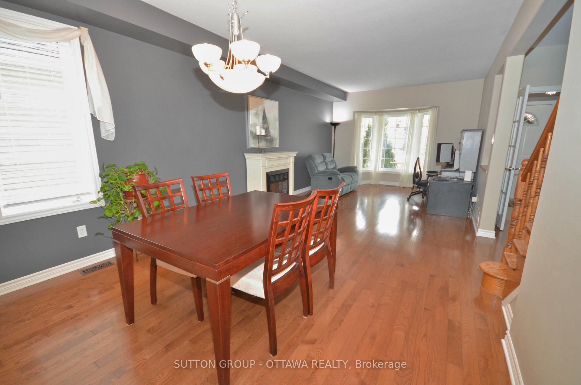 Photo 9 of 1812 Heatherstone Crescent, Ottawa, Springridge/East Village — HOMEH