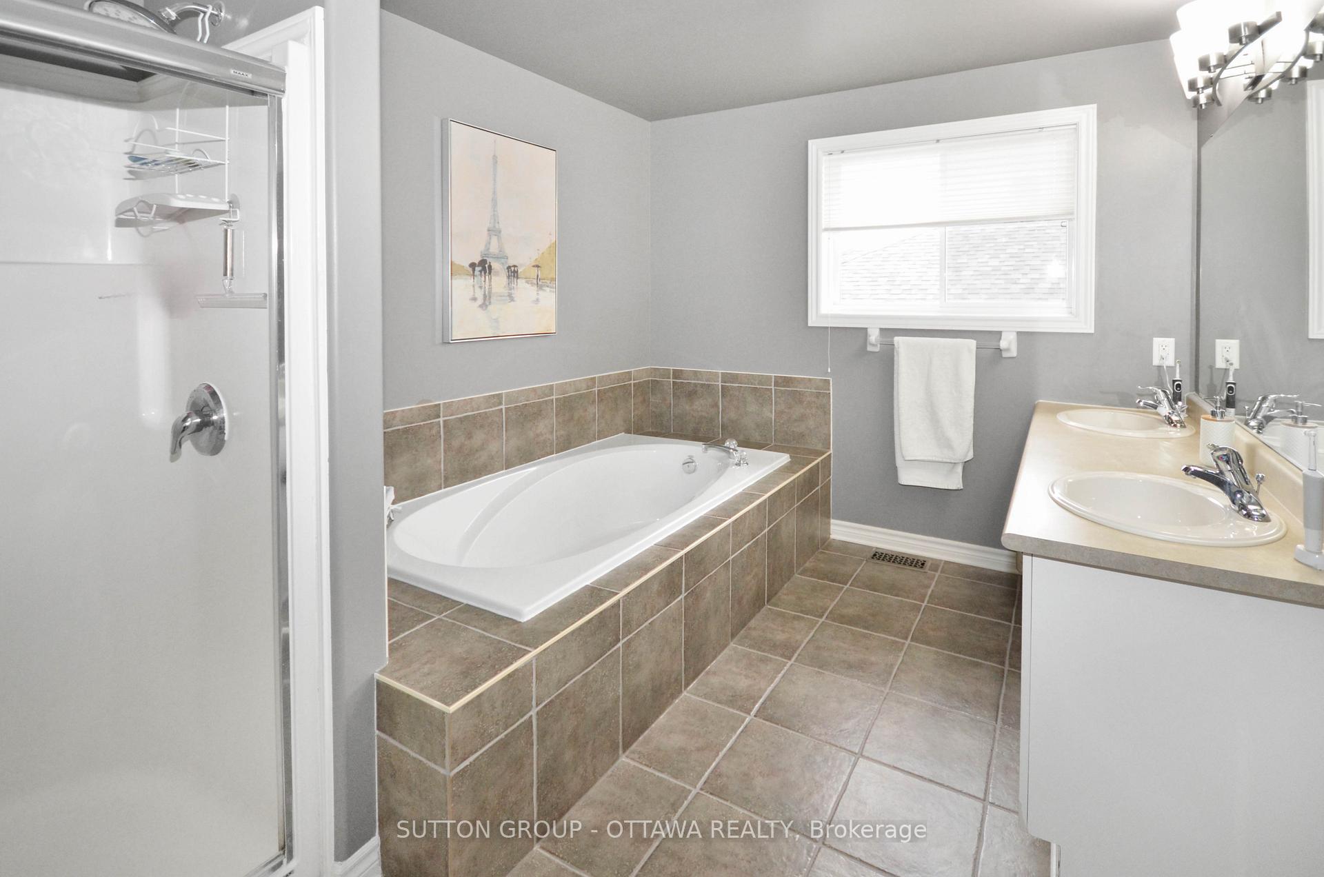 Photo 13 of 1812 Heatherstone Crescent, Ottawa, Springridge/East Village — HOMEH