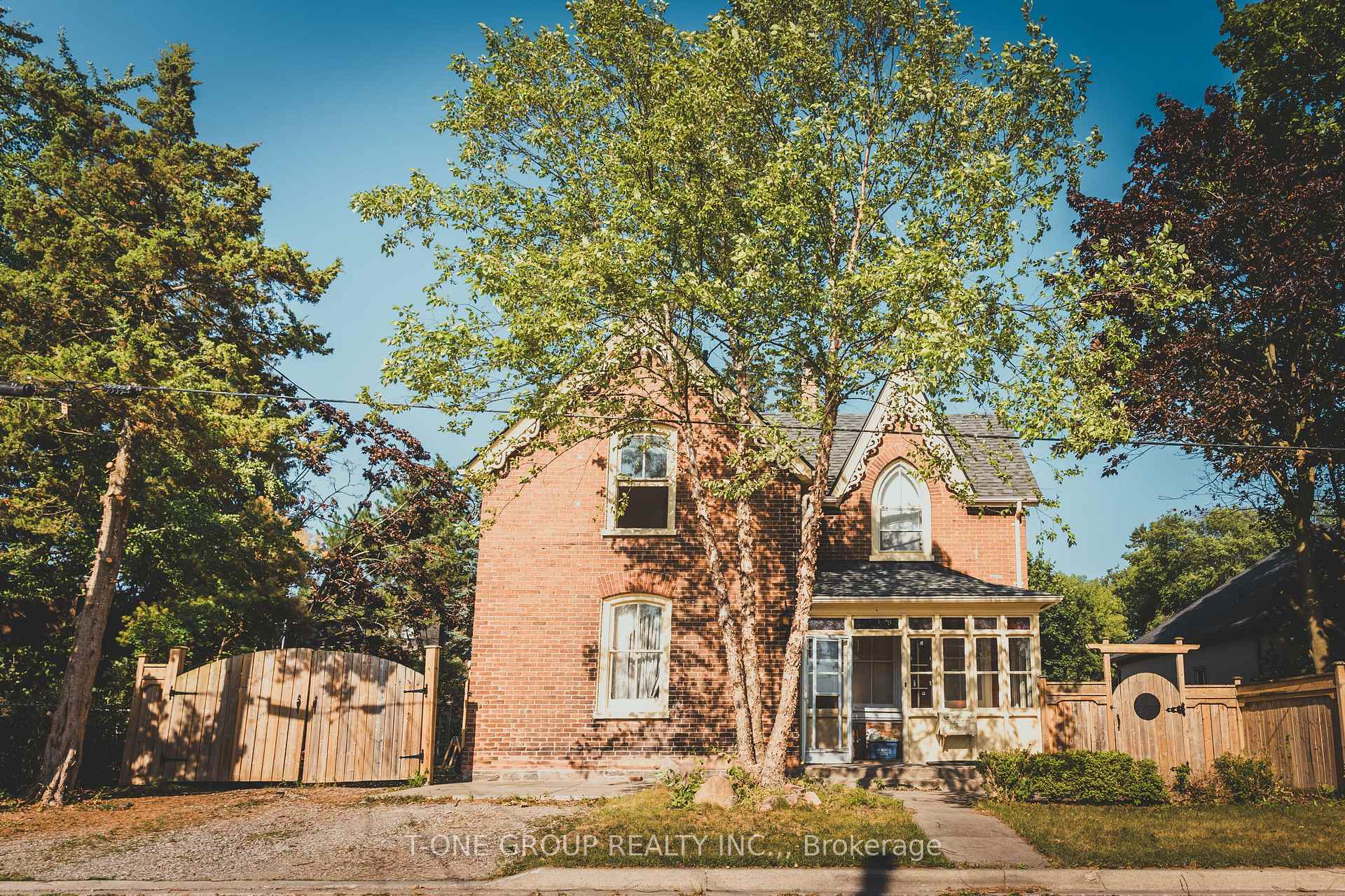 Photo 1 of 681 Pleasant Street, Pickering, Bay Ridges — HOMEH