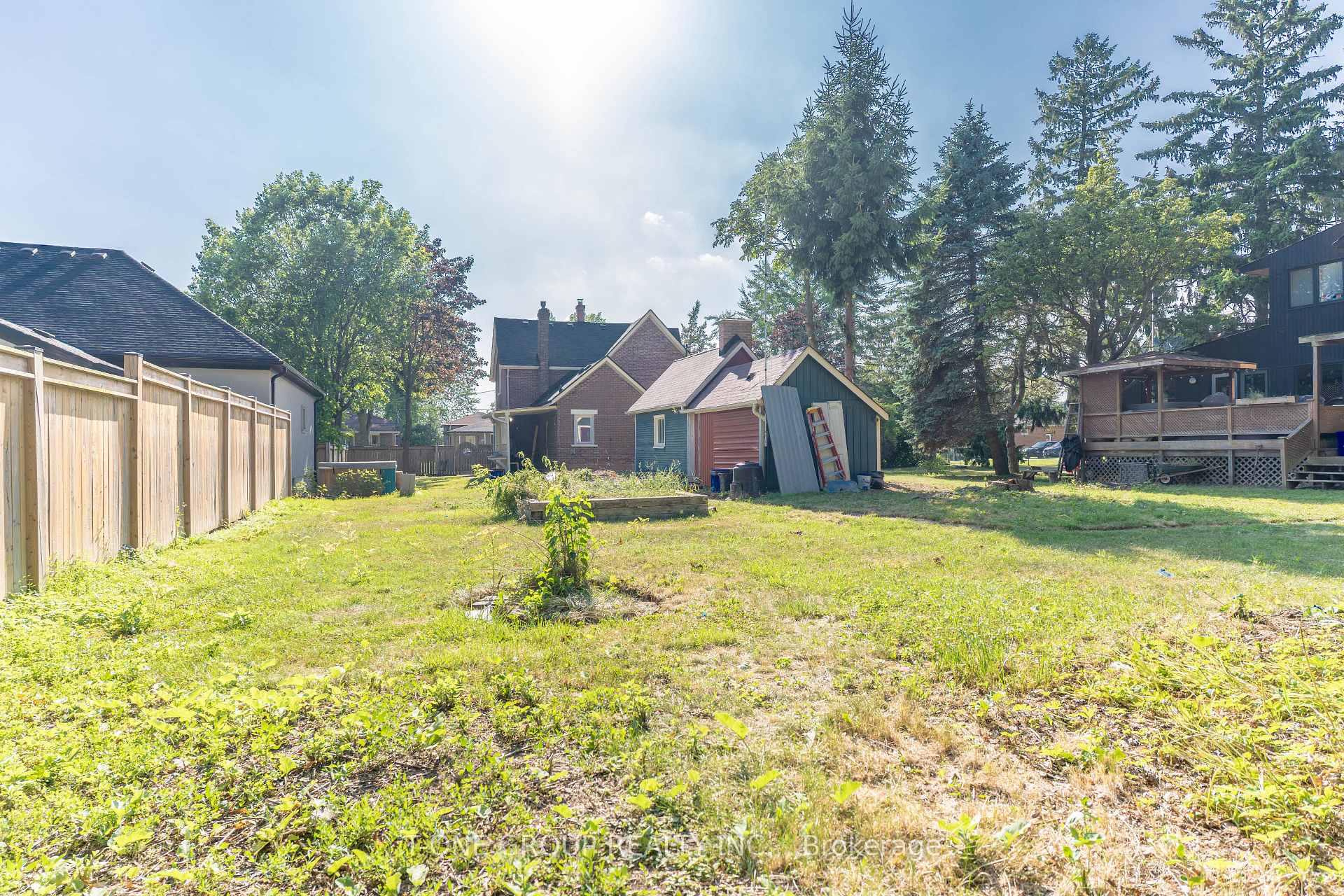 Photo 2 of 681 Pleasant Street, Pickering, Bay Ridges — HOMEH