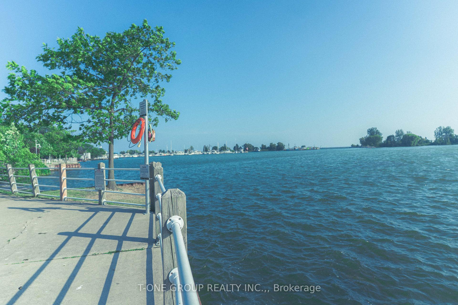 Photo 3 of 681 Pleasant Street, Pickering, Bay Ridges — HOMEH