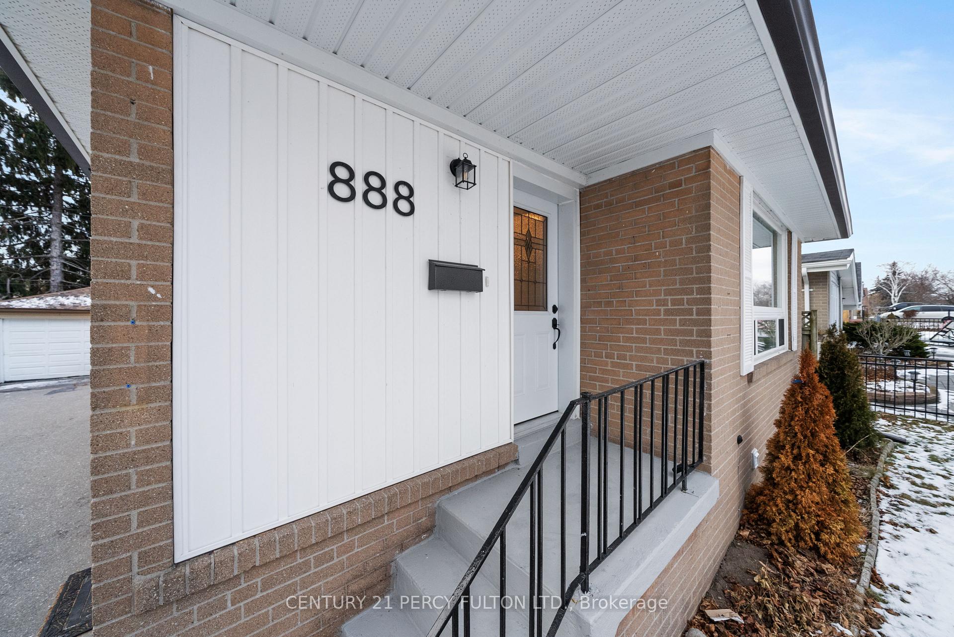 Photo 2 of Unit Main Floor, 888 Naroch Boulevard, Pickering, Bay Ridges — HOMEH