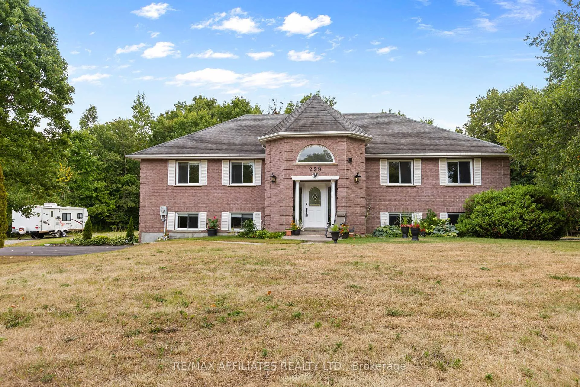Front of 259 Golf Club Road