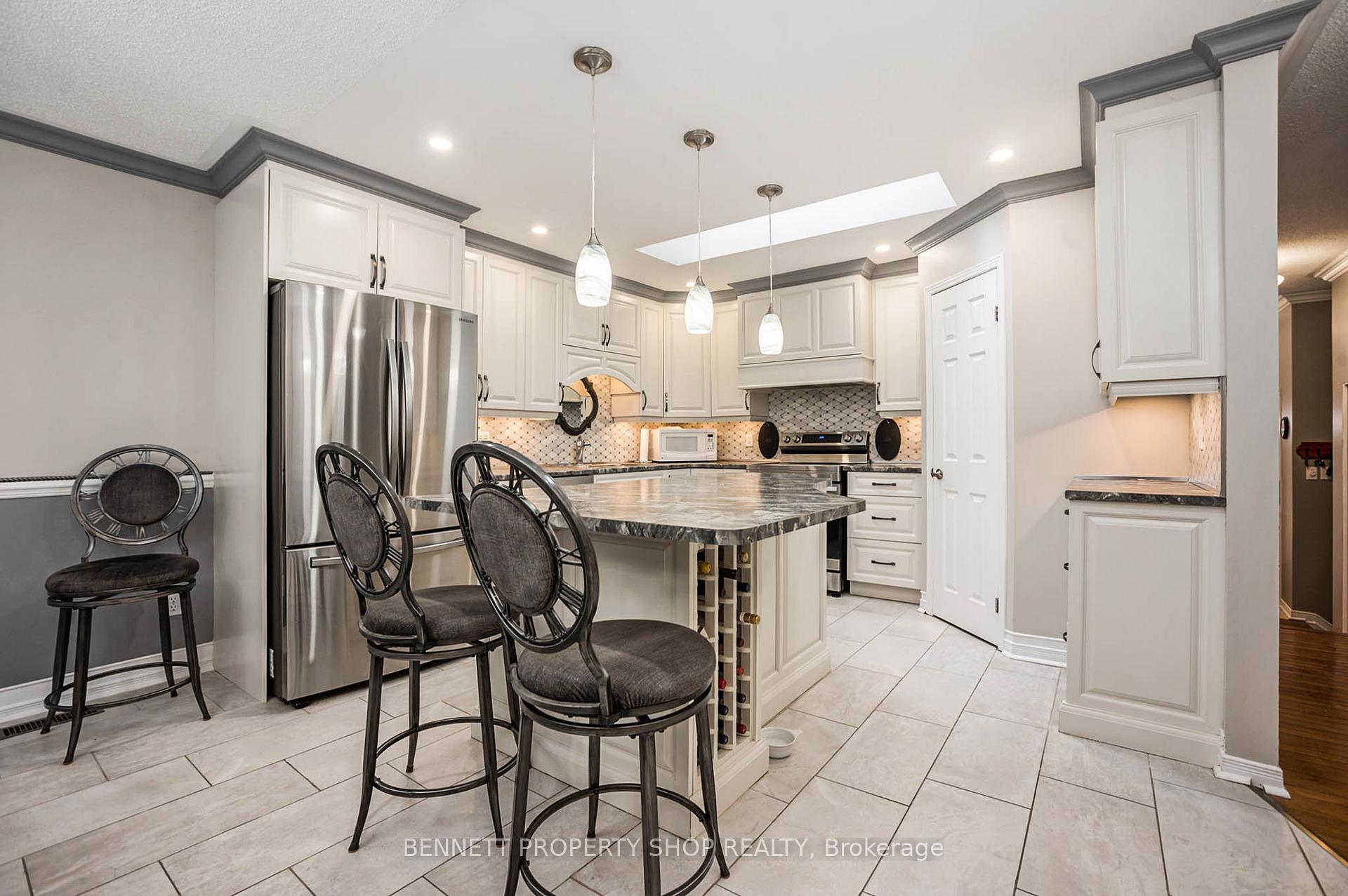 Photo 3 of 1365 Caravel Crescent, Ottawa, Bilberry Creek/Queenswood Heights — HOMEH