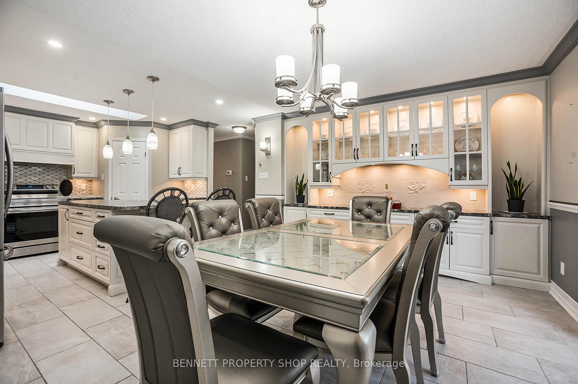 Photo 4 of 1365 Caravel Crescent, Ottawa, Bilberry Creek/Queenswood Heights — HOMEH