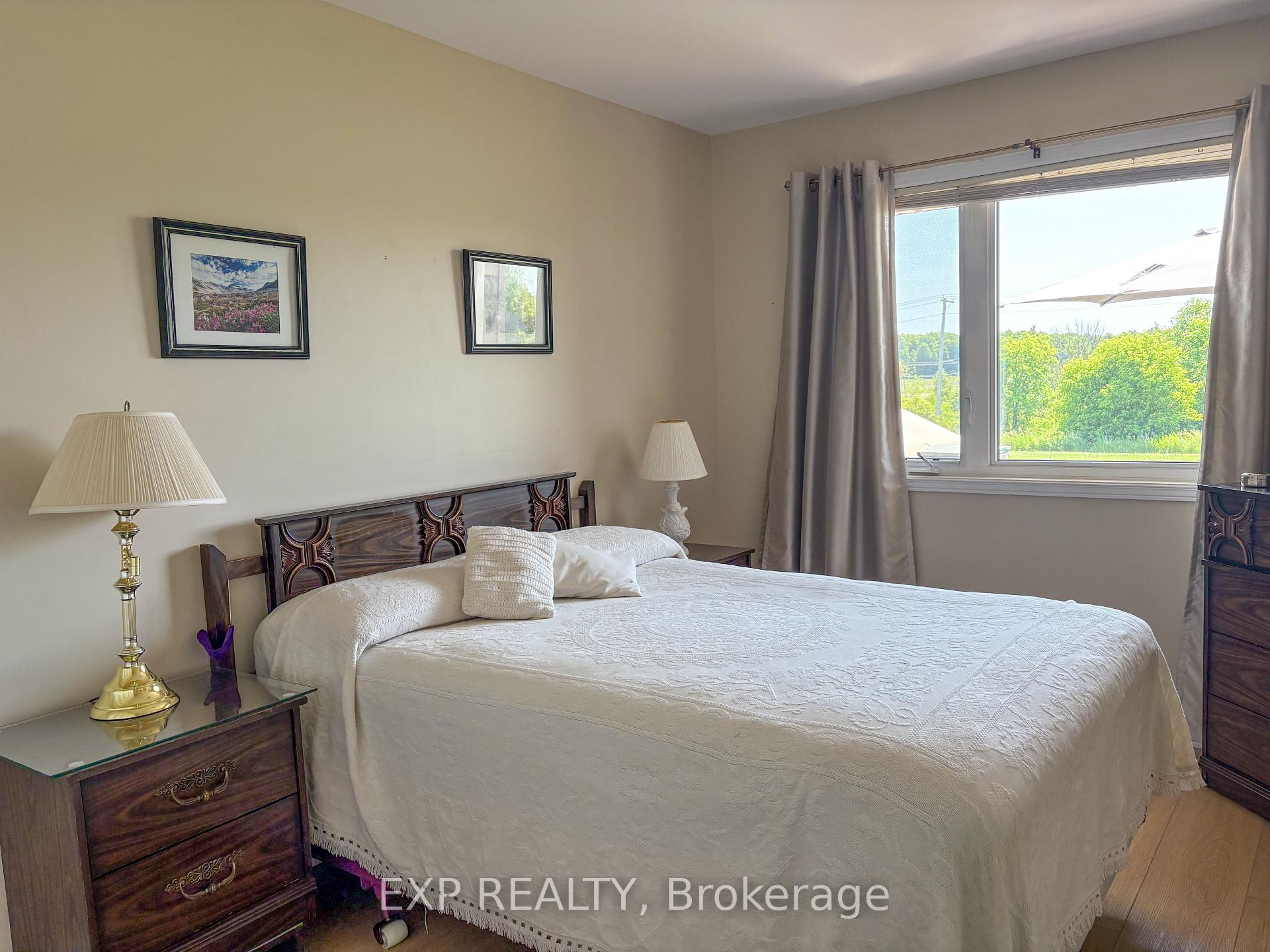 Photo 11 of 872 Eighth Street, Renfrew — HOMEH