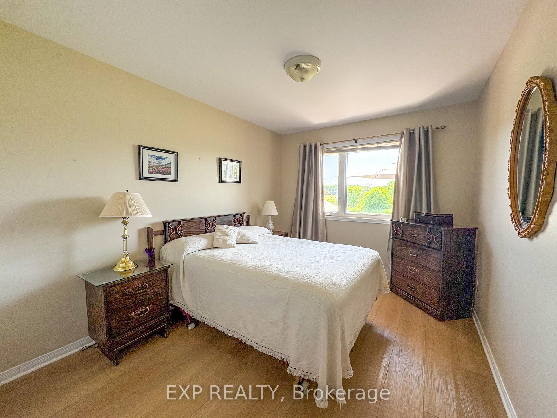 Photo 12 of 872 Eighth Street, Renfrew — HOMEH