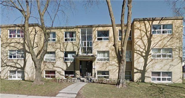 Front of Unit 5, 276 Saguenay Avenue