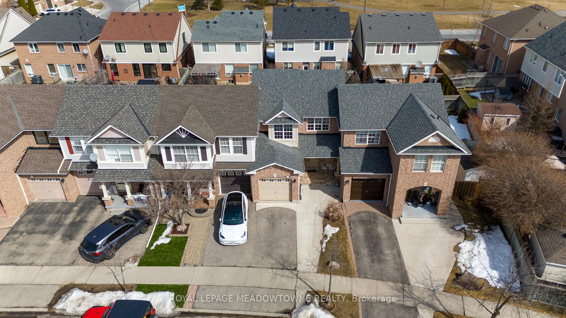 Photo 2 of 433 Baverstock Crescent, Milton, Clarke — HOMEH