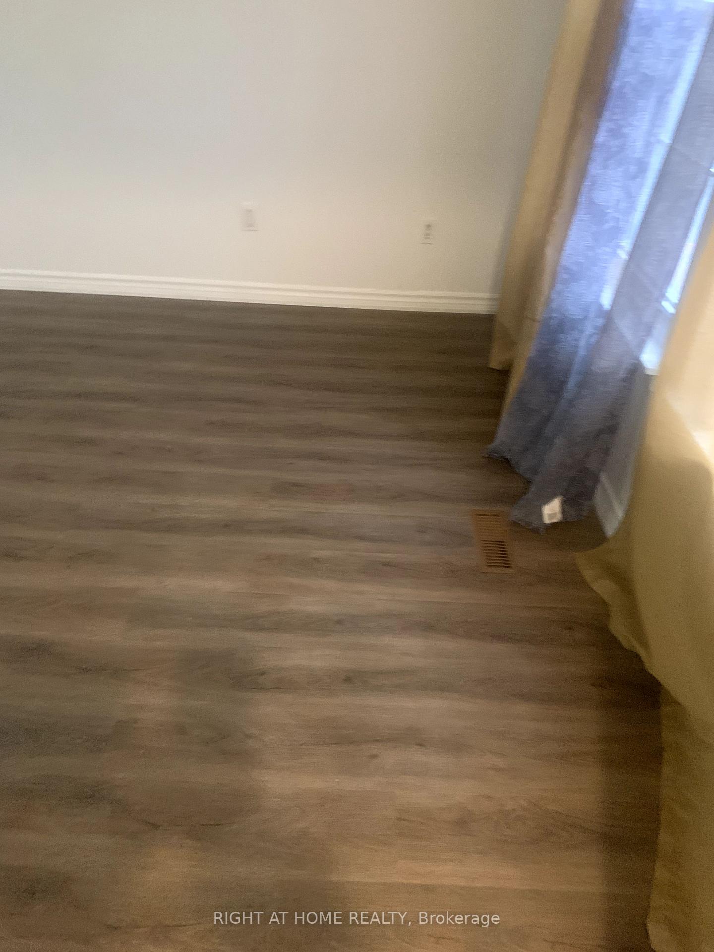 Photo 3 of 369 Calvert Court, Oshawa, Lakeview — HOMEH