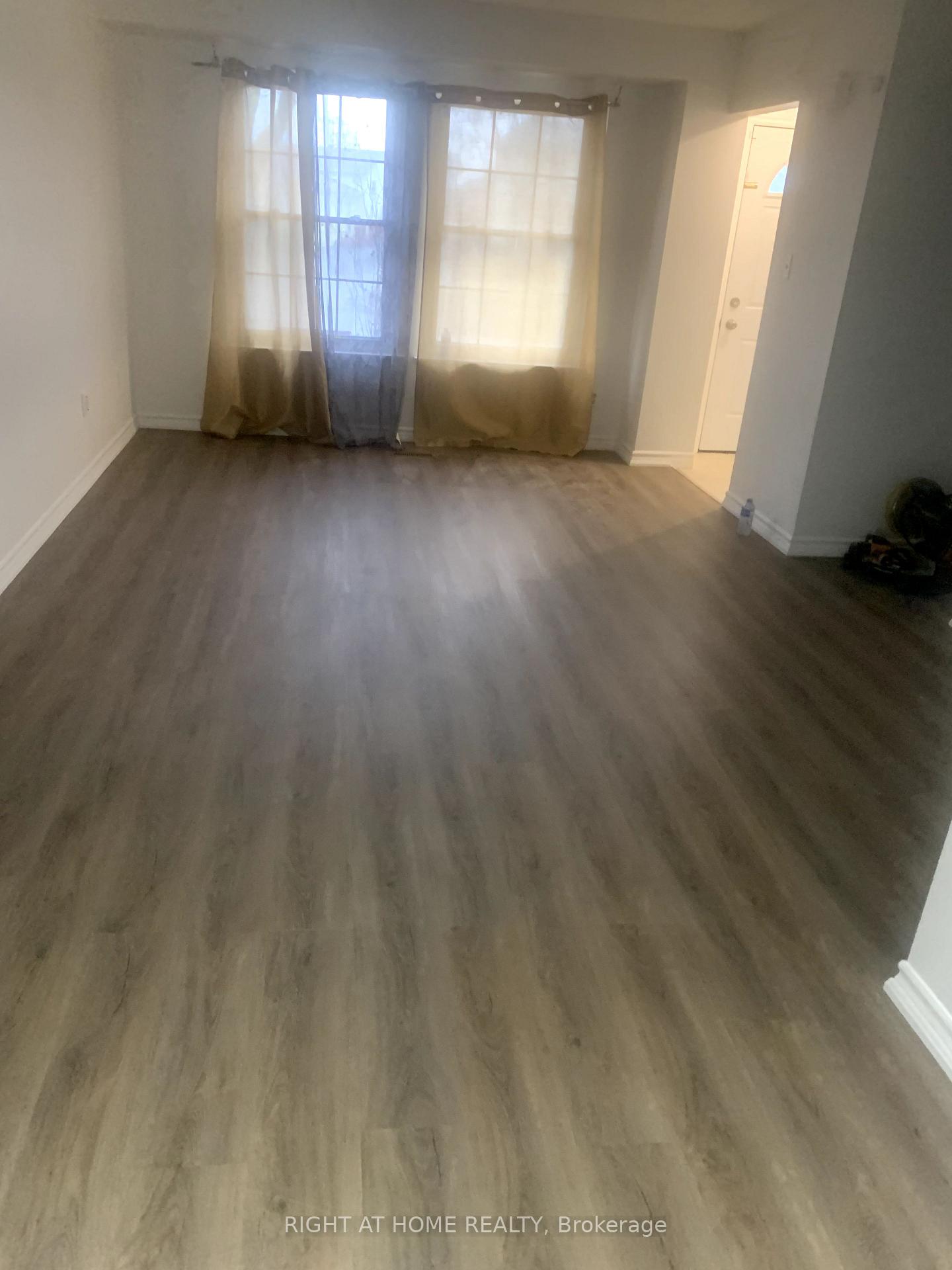 Photo 4 of 369 Calvert Court, Oshawa, Lakeview — HOMEH
