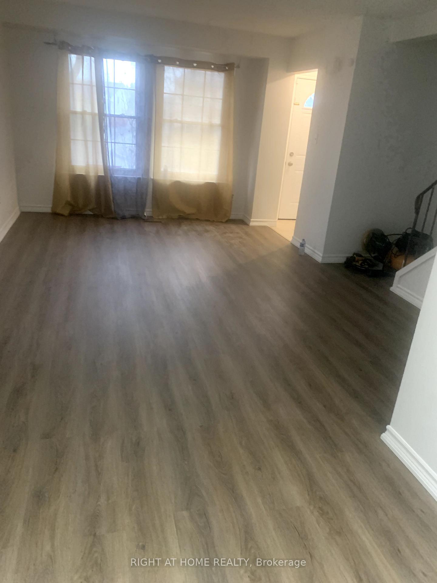 Photo 6 of 369 Calvert Court, Oshawa, Lakeview — HOMEH