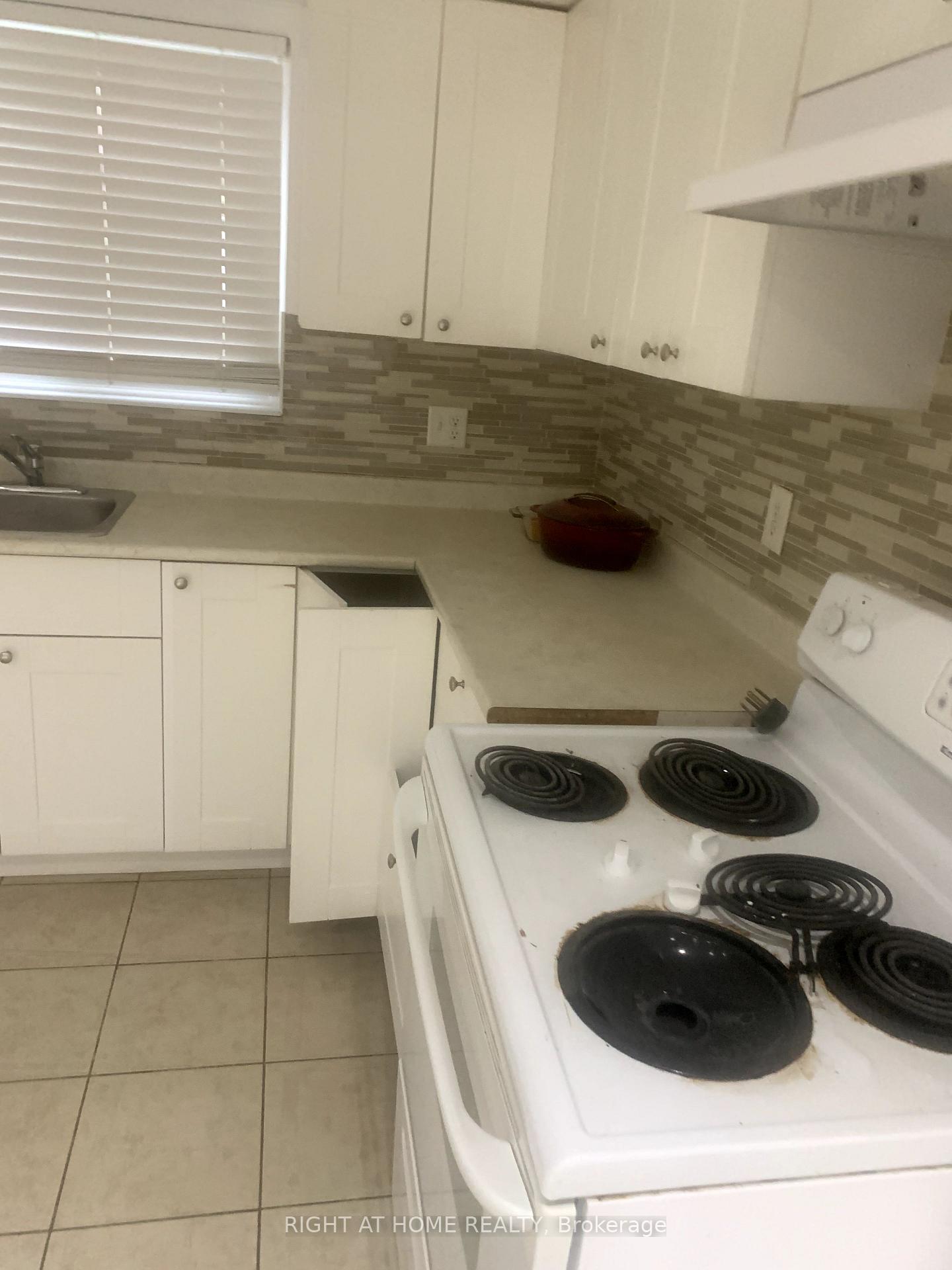 Photo 7 of 369 Calvert Court, Oshawa, Lakeview — HOMEH