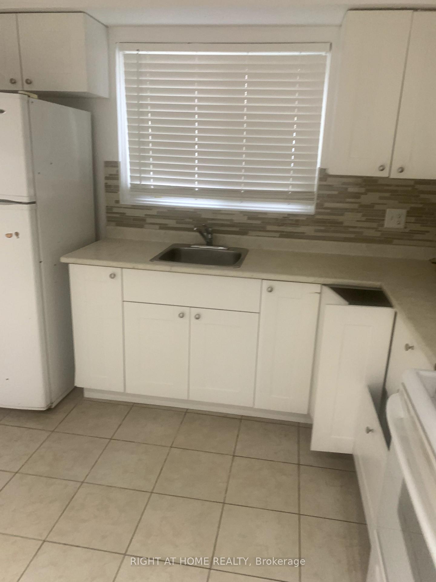 Photo 8 of 369 Calvert Court, Oshawa, Lakeview — HOMEH