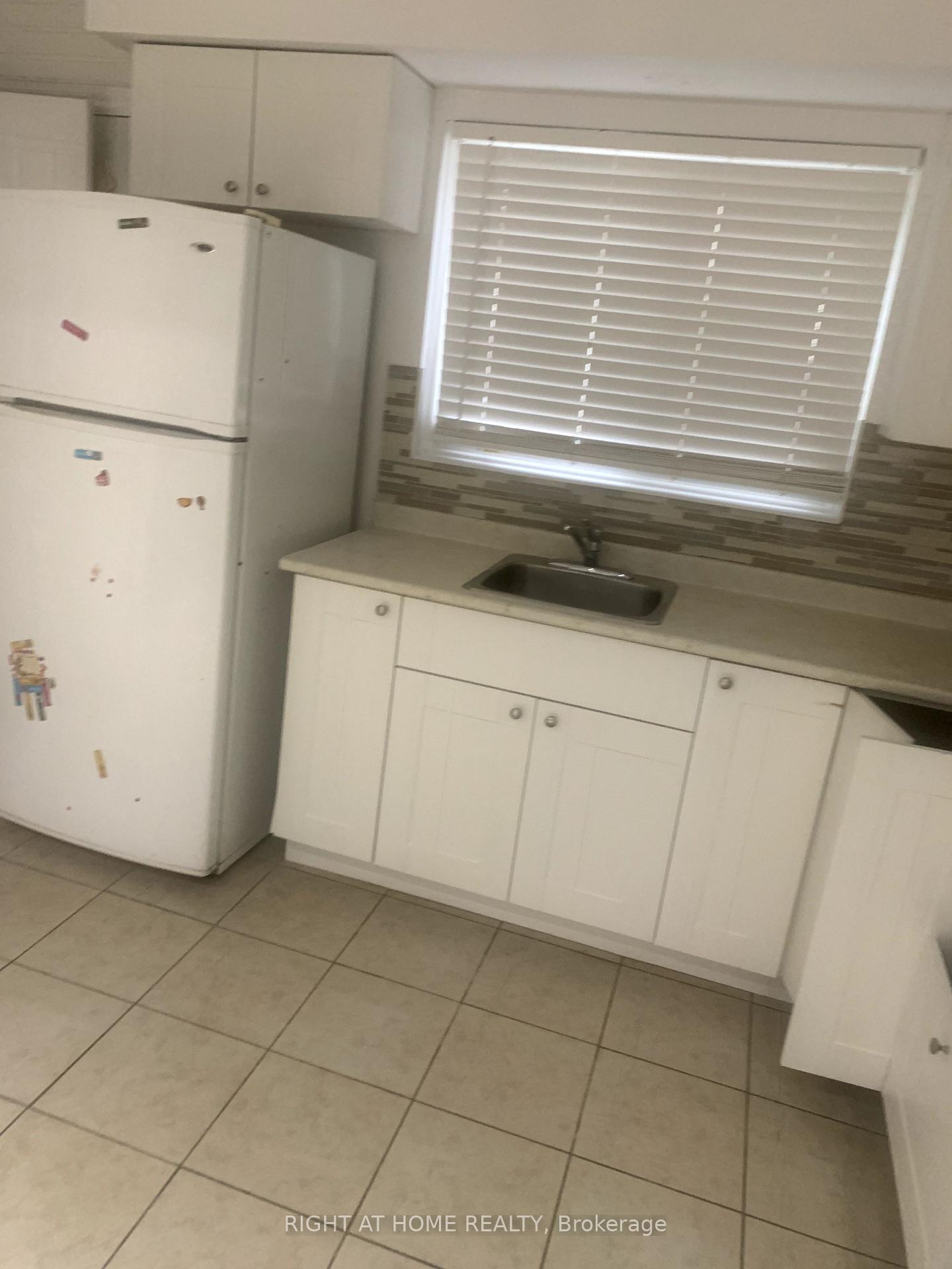Photo 9 of 369 Calvert Court, Oshawa, Lakeview — HOMEH