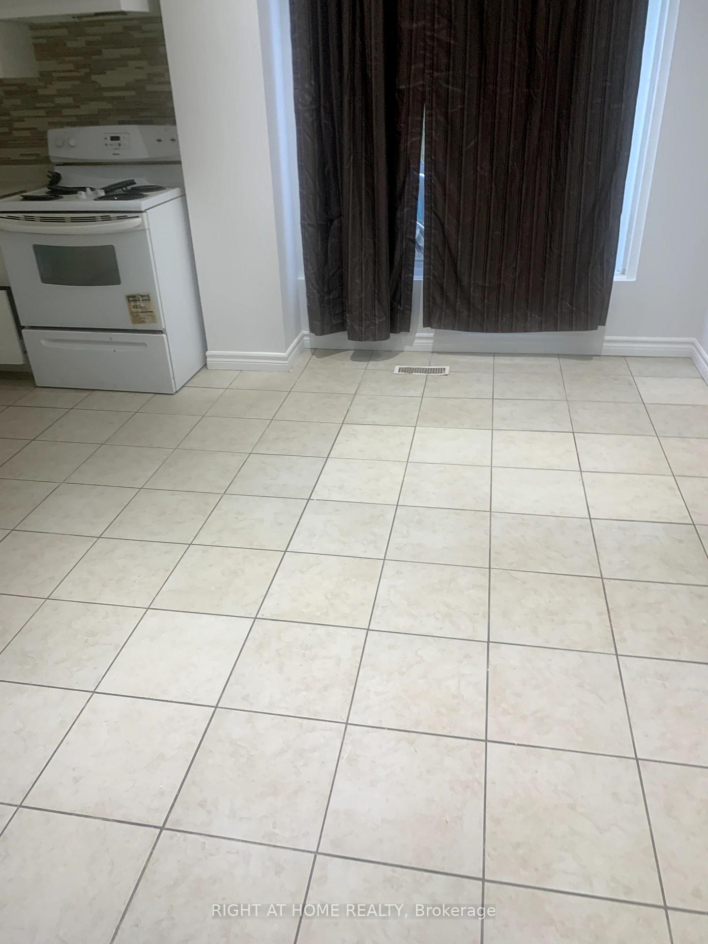 Photo 10 of 369 Calvert Court, Oshawa, Lakeview — HOMEH