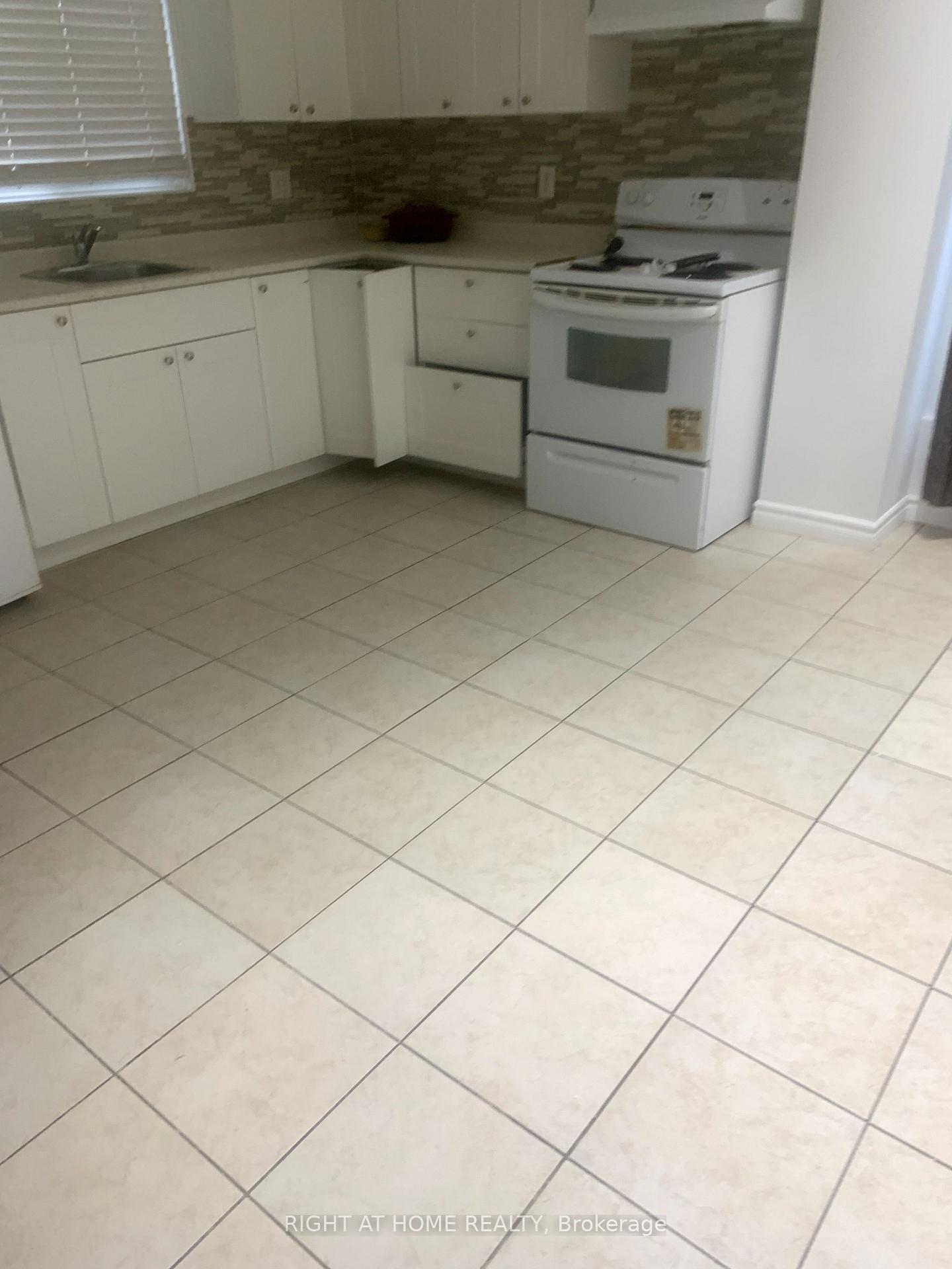 Photo 11 of 369 Calvert Court, Oshawa, Lakeview — HOMEH