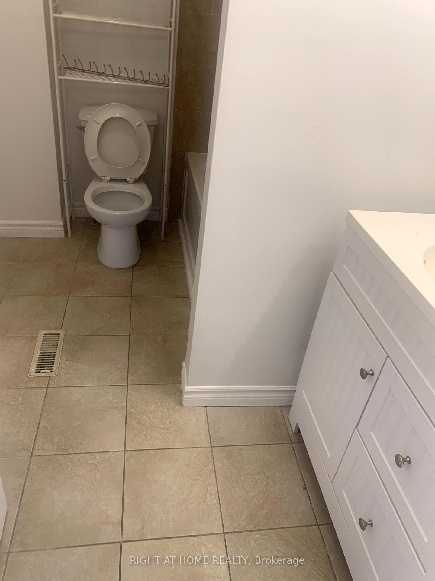 Photo 16 of 369 Calvert Court, Oshawa, Lakeview — HOMEH