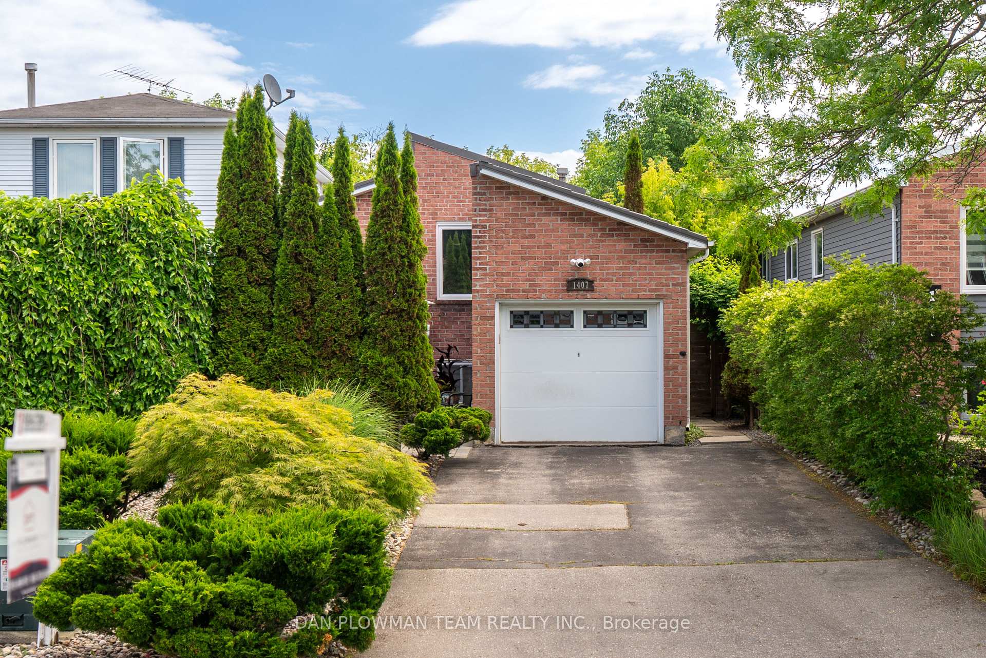 Front of 1407 Outlet Drive