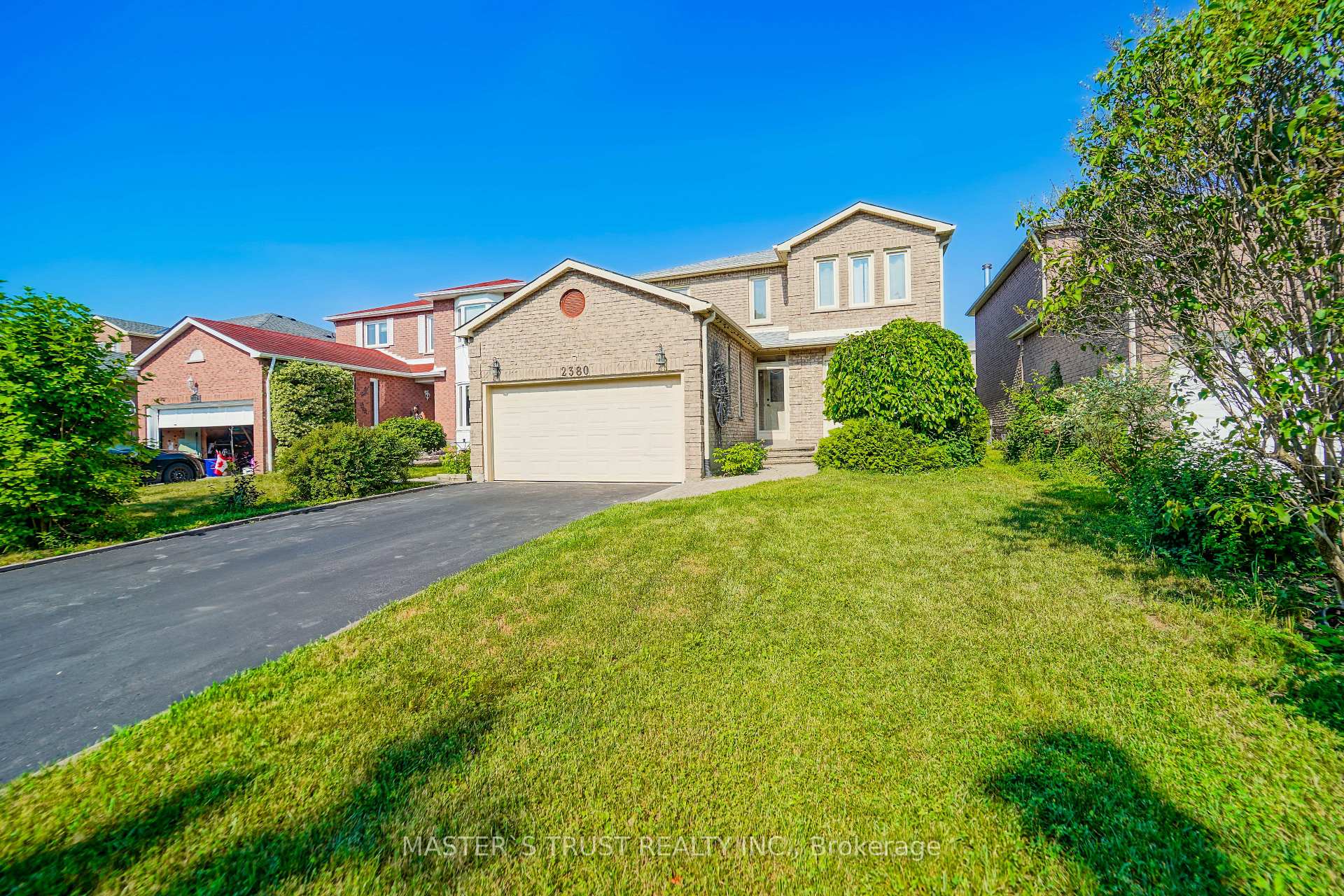 Photo 3 of 2380 Denvale Drive, Pickering, Brock Ridge — HOMEH