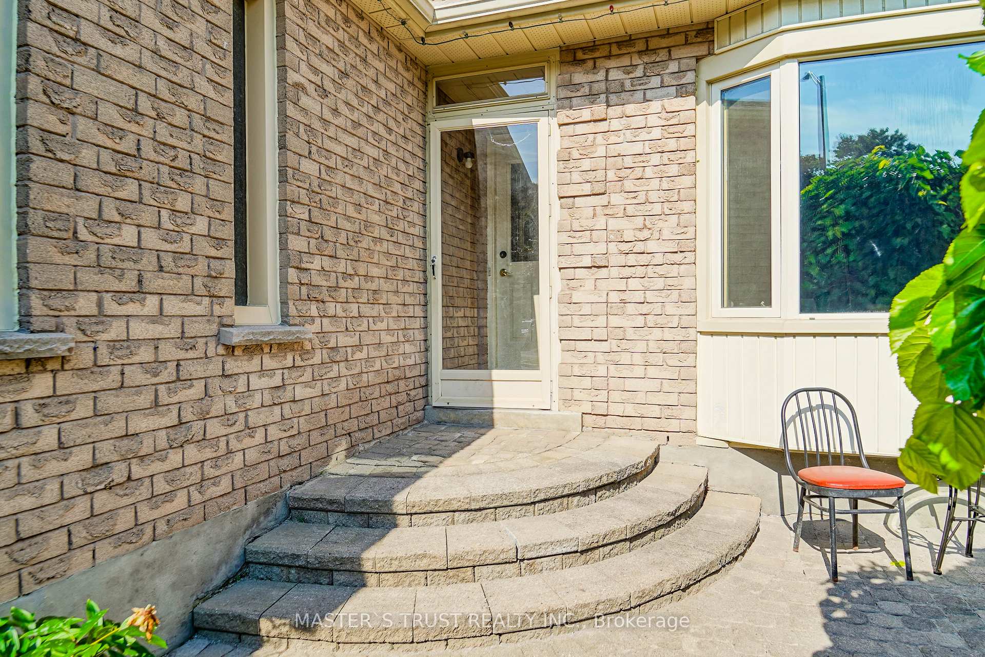 Photo 5 of 2380 Denvale Drive, Pickering, Brock Ridge — HOMEH
