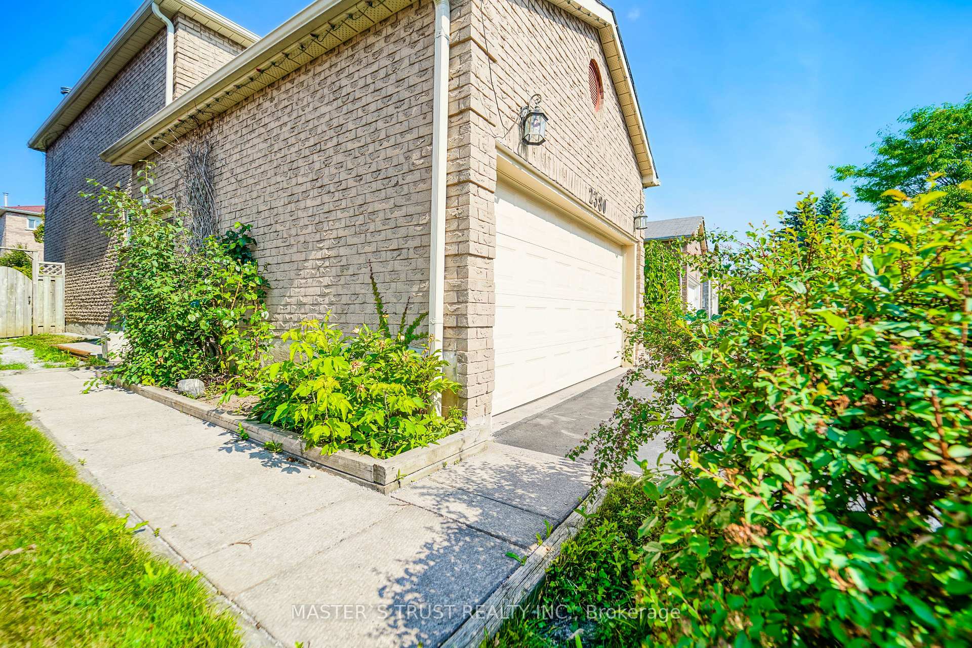 Photo 11 of 2380 Denvale Drive, Pickering, Brock Ridge — HOMEH