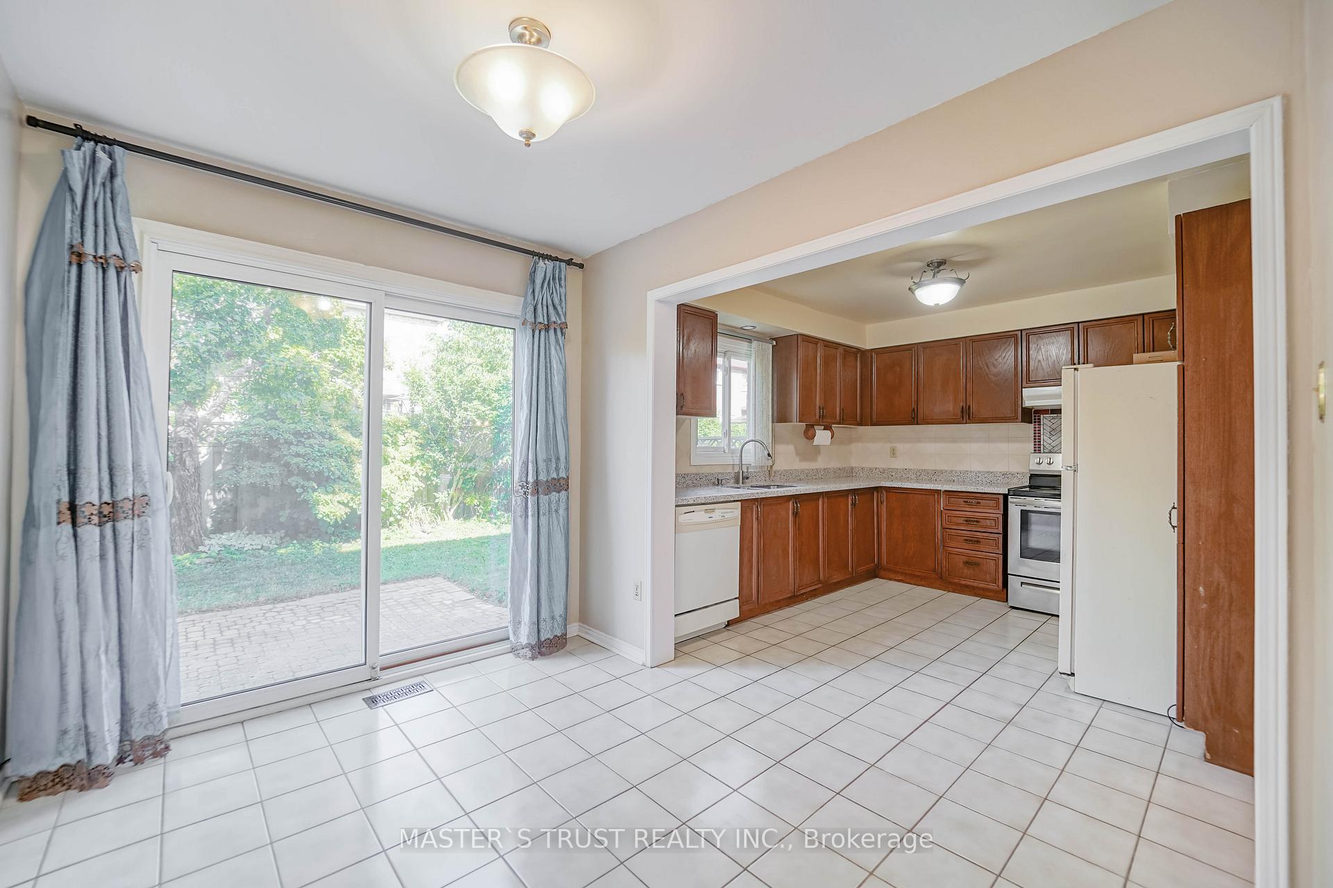 Photo 12 of 2380 Denvale Drive, Pickering, Brock Ridge — HOMEH