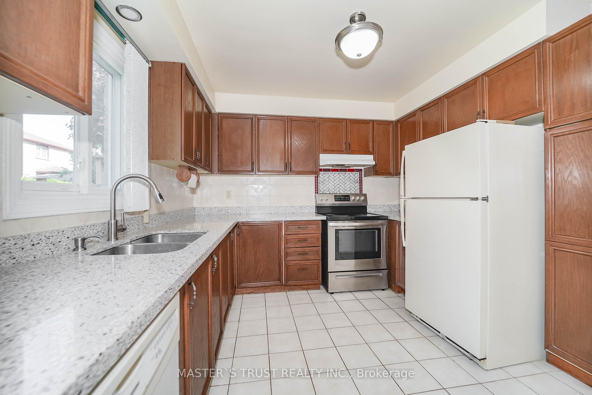 Photo 13 of 2380 Denvale Drive, Pickering, Brock Ridge — HOMEH