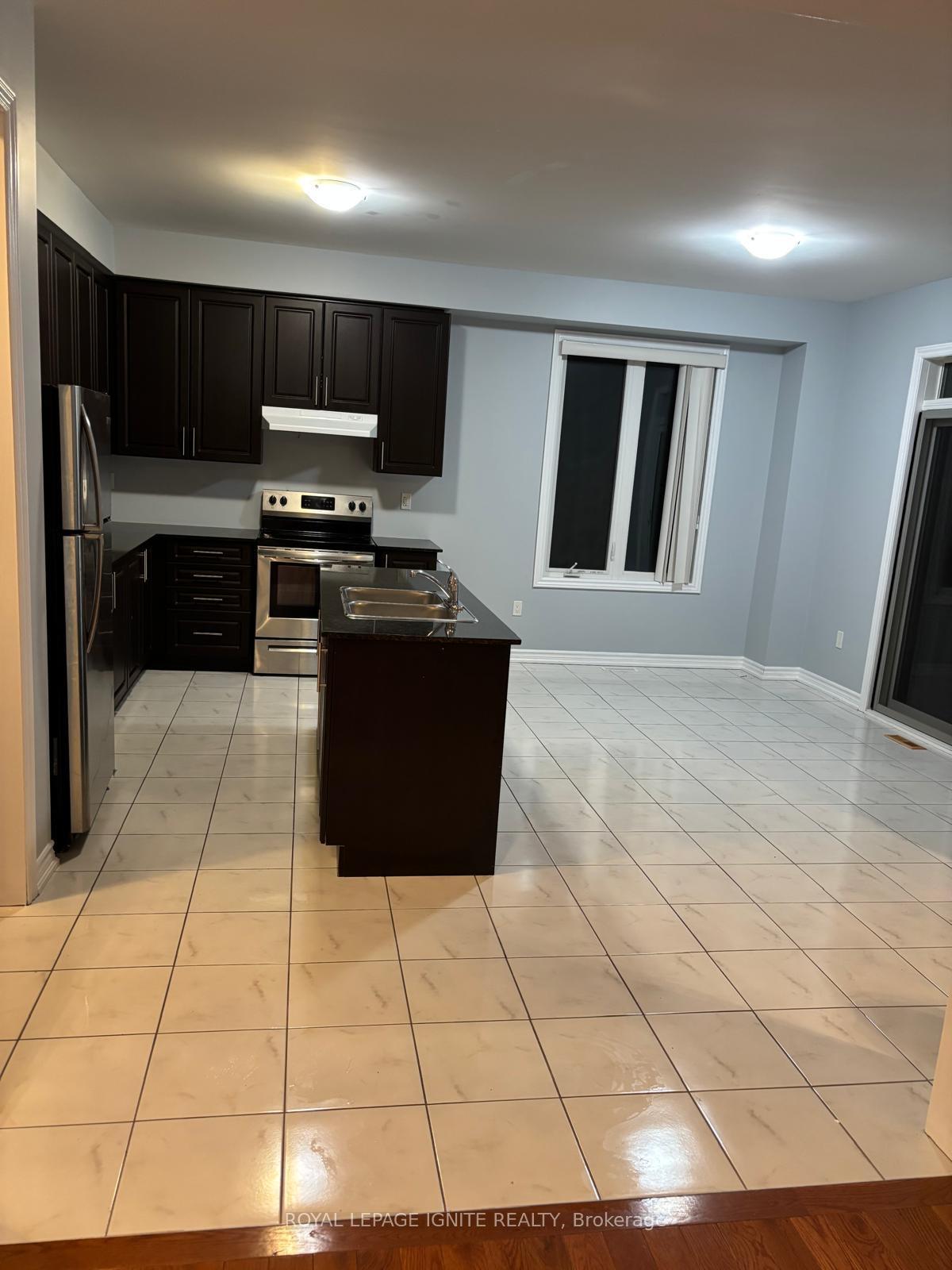 Photo 4 of 1854 Douglas Langtree Drive, Oshawa, Taunton — HOMEH