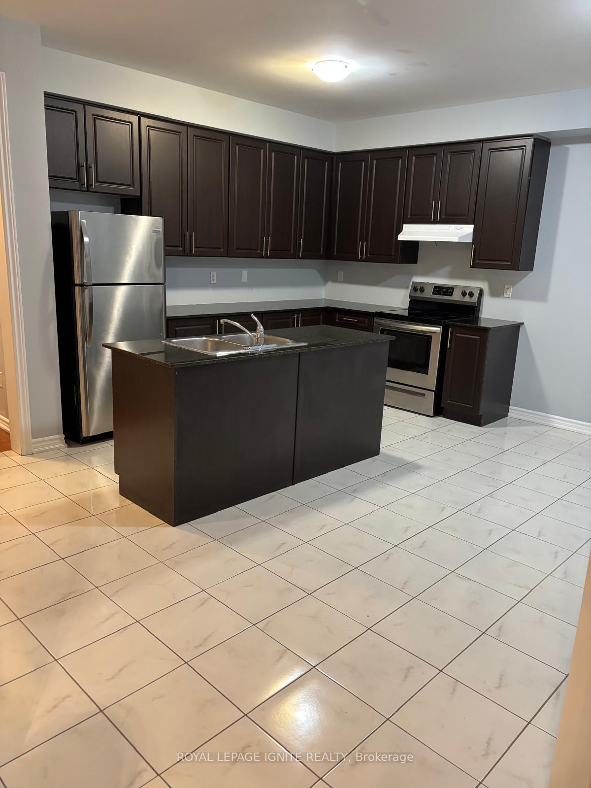 Photo 5 of 1854 Douglas Langtree Drive, Oshawa, Taunton — HOMEH