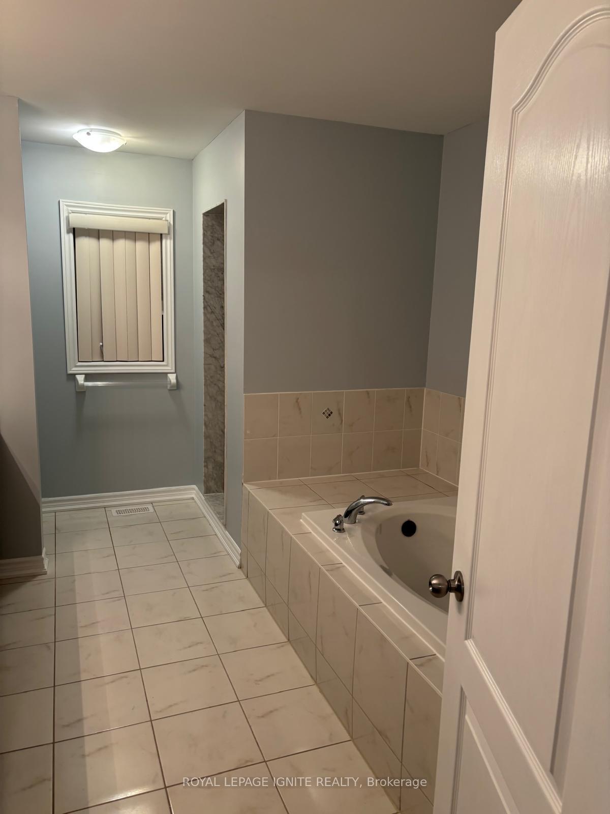 Photo 12 of 1854 Douglas Langtree Drive, Oshawa, Taunton — HOMEH